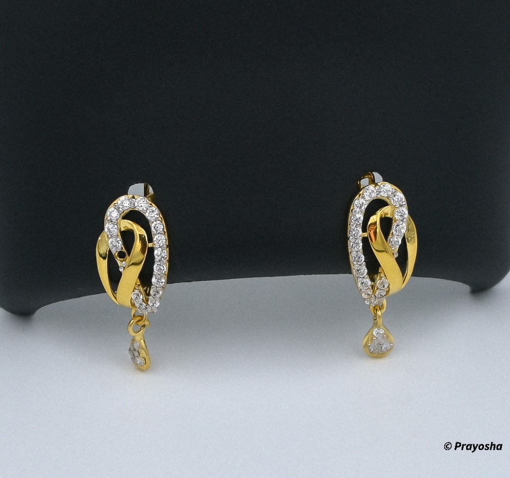 This is a gold earring, who among you all like this earrings? | Gold  jewellry designs, Gold bridal jewellery sets, Wedding jewellery designs